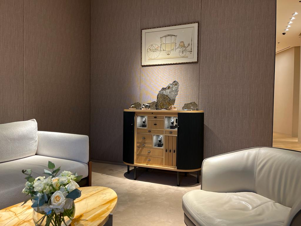 Hermès-furniture-watch display-presenttion-Artistic director
