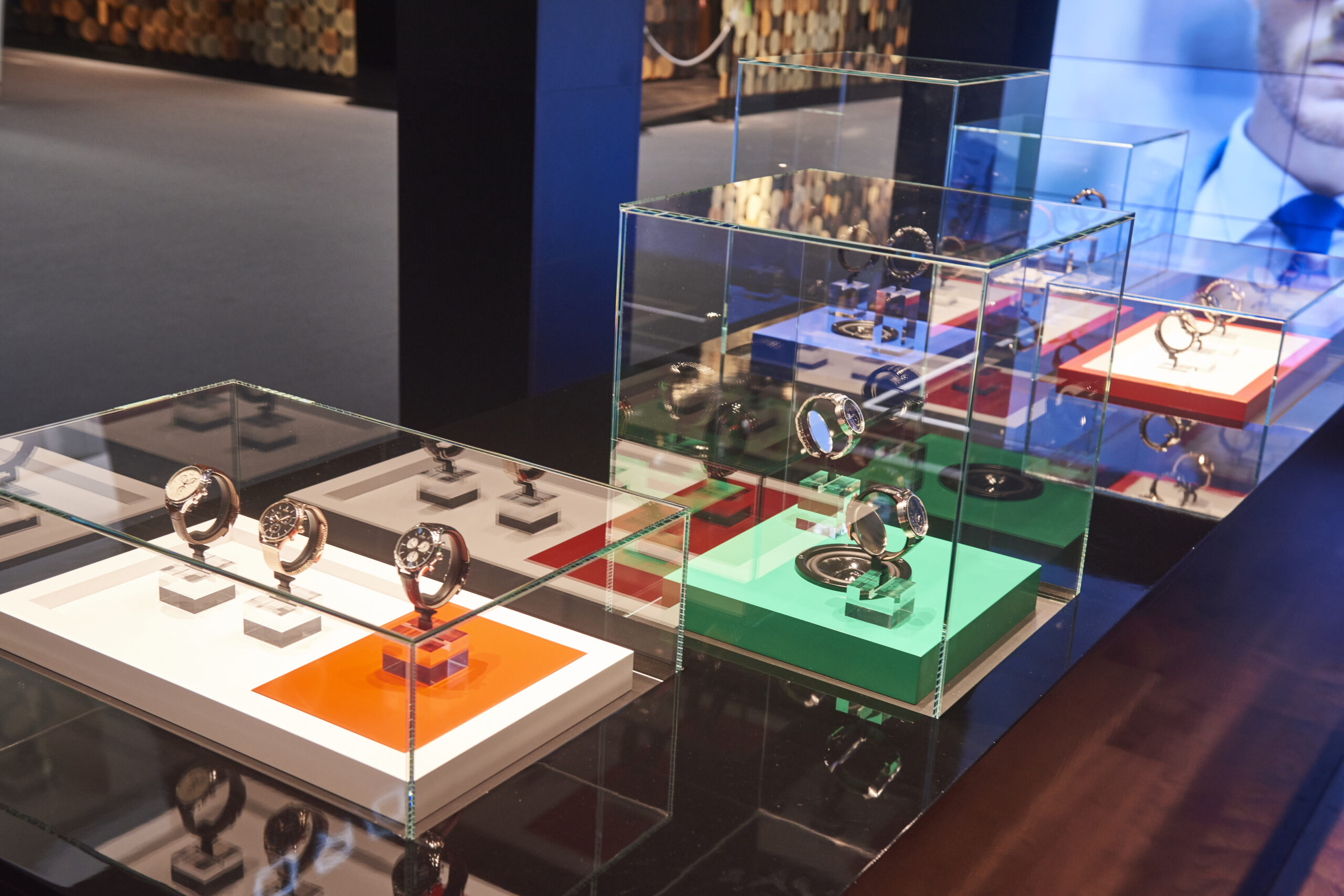 Hugo Boss-Booth-Baselworld-exhibition-POS material-window animation-Backwall-watch stands-watch displays-selling table