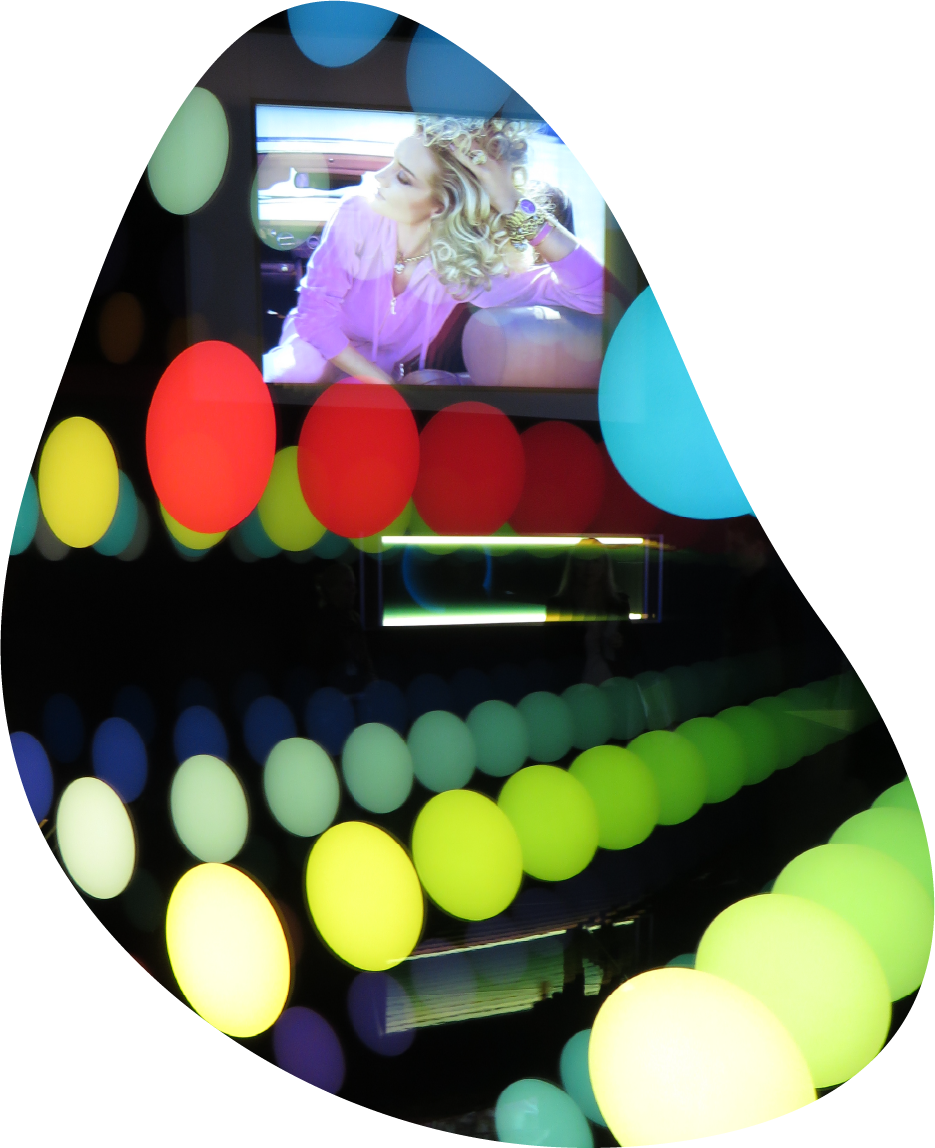 Movado-Watches-Booth-Baselworld-exhibition-window-backwall-light-kinetics-Design