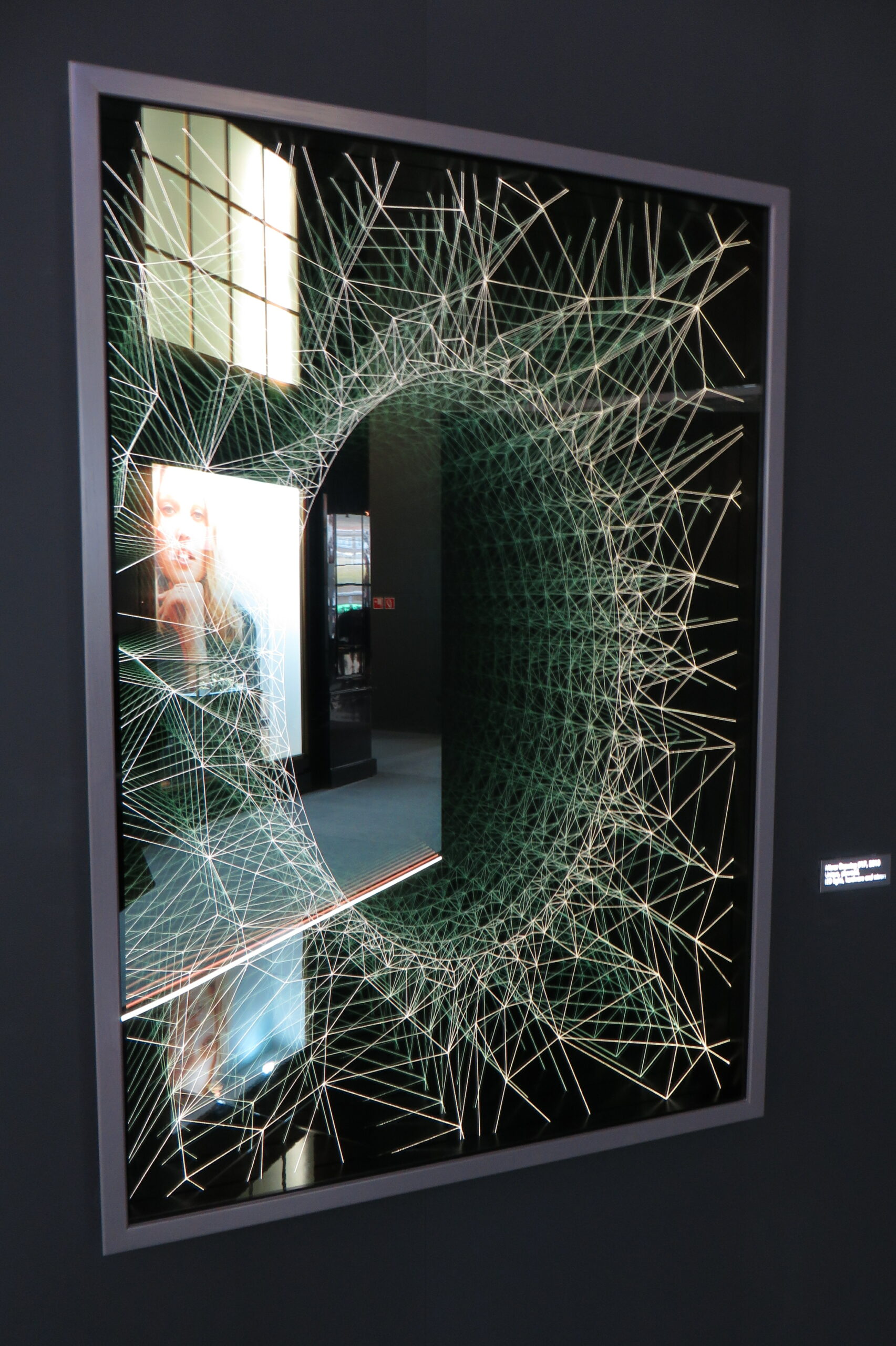 Movado-Watches-Booth-Baselworld-exhibition-window-backwall-light-kinetics-Design