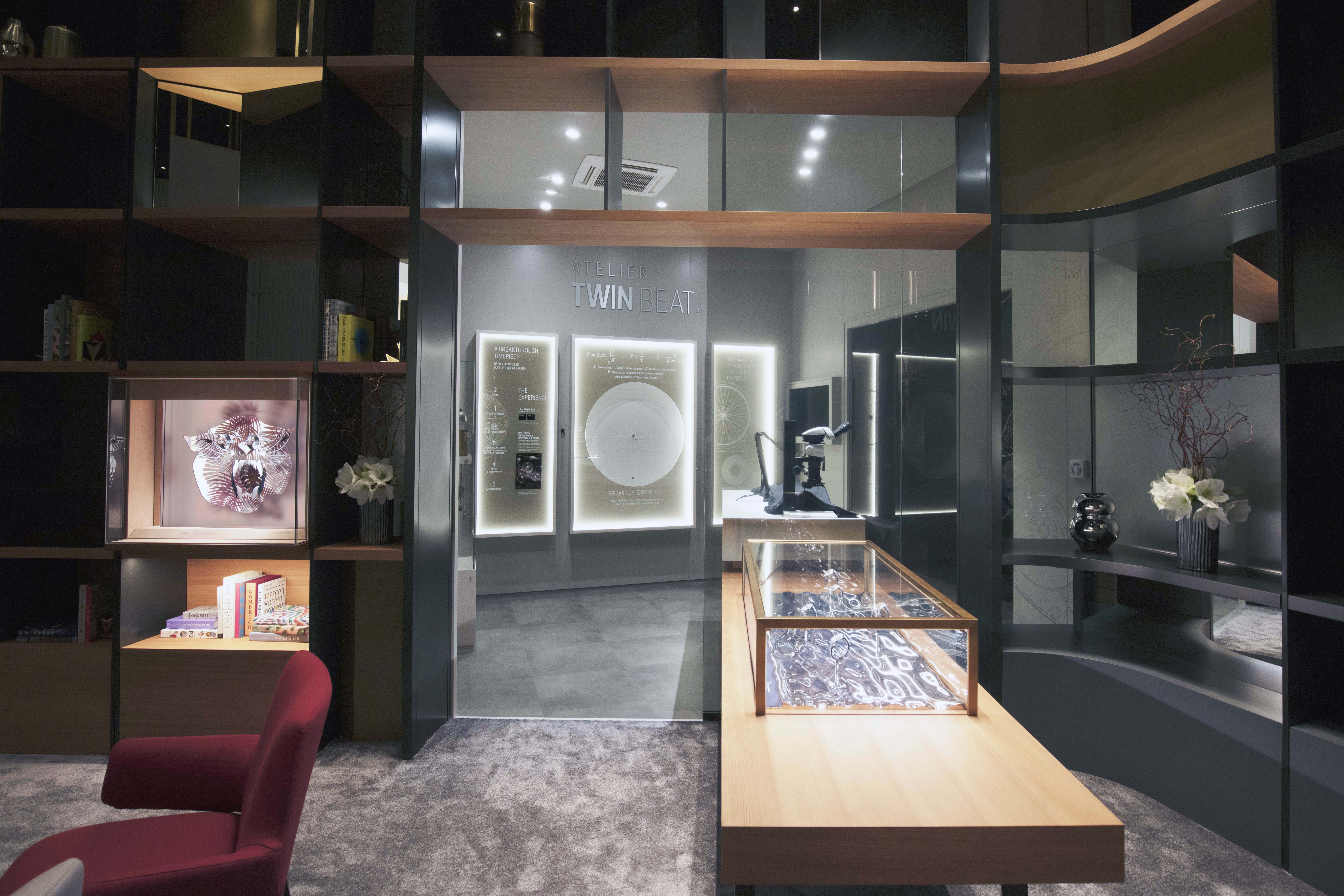 Vacheron-Constantin-Watches-stand-SIHH-exhibition-watch display-watch stand-counter-window-POS material